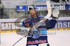 DEL - Playoff Halbfinale - ERC Ingolstadt - Hamburg Freezers - Sieg in der Serie Panther bedanken sich bei den Fans Torwart Timo Pielmeier (51)