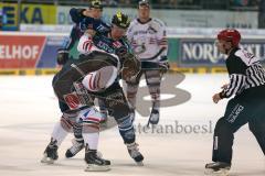 DEL - ERC Ingolstadt - Eisbären Berlin - Schlägerei zwischen Travis Turnbull (71) und Julian Talbot