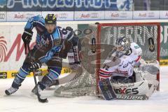 DEL - ERC Ingolstadt - Eisbären Berlin - John Laliberte (15)  umfährt das Tor und trifft zum 2:1 Tor Jubel, Torwart Robert Zepp durch die Beine