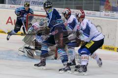 ERC Ingolstadt - Schwenninger Wild Wings - Alexander Oblinger scheitert an Dimitri Pätzold - Foto: Jürgen Meyer