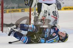 DEL - ERC Ingolstadt - Eisbären Berlin - Christoph Gawlik (11) verletzt am Boden