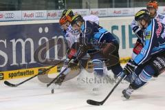 DEL - ERC Ingolstadt - Iserlohn Roosters - Kampf um den Puck Derek Hahn (43)