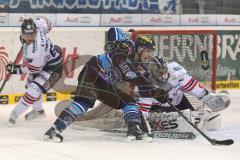 DEL - ERC Ingolstadt - Eisbären Berlin - John Laliberte (15)  umfährt das Tor und trifft zum 2:1 Tor Jubel, Torwart Robert Zepp durch die Beine