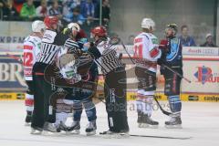 DEL - ERC Ingolstadt - Kölner Haie - PlayOff Finale 2014 - Spiel 2 - Schlägerei, viel zu tun für die Schiedsrichter
