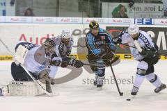 DEL - Playoff Halbfinale - ERC Ingolstadt - Hamburg Freezers - Travis Turnbull (71) knapp am Tor