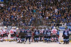 DEL - Playoff Finale - ERC Ingolstadt - Kölner Haie - Spiel ist aus, Overtime Tor für Köln im 4. Drittel, Schlägerei aller Spieler vor den Ingolstädter Fans