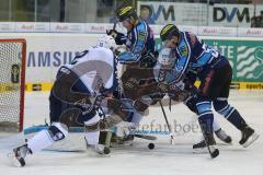 DEL - ERC Ingolstadt - Hamburg Freezers - Patrick Hager (52) Kampf um den Puck am Tor, hinten Fredrik Warg (56)