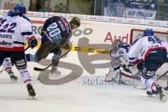 ERC Ingolstadt - Adler Mannheim - Im entscheidenden Moment bricht der Schläger von Alexander Oblinger - Foto: Jürgen Meyer