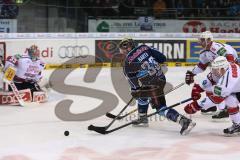 DEL - ERC Ingolstadt - Kölner Haie - links Björn Barta (33) kämpft um de Puck