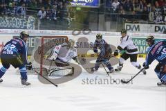 DEL - ERC Ingolstadt - Icetigers Nürberg - 5 gegen 3, die Panther scheitern am Zuspiel, links Derek Hahn (43), Torwart Tyler Weiman, Jared Ross (42) und am Puck John Laliberte (15)