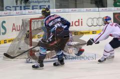 ERC Ingolstadt - EHC Red Bull München - Eddy Rinke-Leitans mit dem Treffer zum 4:0 - Foto: Jürgen Meyer