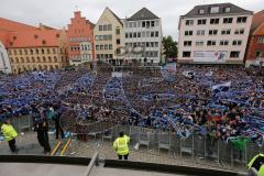 DEL - ERC Ingolstadt - Deutscher Meister 2014 - Eishockey - Meisterschaftsfeier - Ingolstadt Rathausplatz - Fanmeile - Schale Hymne Champions