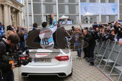 DEL - ERC Ingolstadt - Deutscher Meister 2014 - Eishockey - Meisterschaftsfeier - Ingolstadt Rathausplatz - Ankunft am Rathausplatz, Tyler Bouck (12) Derek Hahn (43) Patrick Köppchen (55) mit Pokal Audi