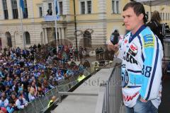 DEL - ERC Ingolstadt - Deutscher Meister 2014 - Eishockey - Meisterschaftsfeier - Ingolstadt Rathausplatz - Jakub Ficenec (38) bedankt sich bei den Fans, Tränen