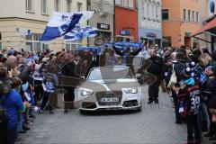 DEL - ERC Ingolstadt - Deutscher Meister 2014 - Eishockey - Meisterschaftsfeier - Ingolstadt Rathausplatz - Auto-Corso in die Stadt zum Rathausplatz mitten durch die Stadt Audi