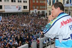 DEL - ERC Ingolstadt - Deutscher Meister 2014 - Eishockey - Meisterschaftsfeier - Ingolstadt Rathausplatz - Jakub Ficenec (38) bedankt sich bei den Fans, Tränen