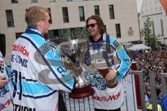 DEL - ERC Ingolstadt - Deutscher Meister 2014 - Eishockey - Meisterschaftsfeier - Ingolstadt Rathausplatz - Fanmeile Fest Party - Eddy Rinke-Leitans (91) und Torwart Timo Pielmeier (51)