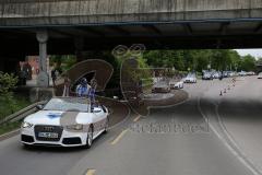 DEL - ERC Ingolstadt - Deutscher Meister 2014 - Eishockey - Meisterschaftsfeier - Ingolstadt Rathausplatz - Auto-Corso in die Stadt zum Rathausplatz unter der Donaubrücke Audi