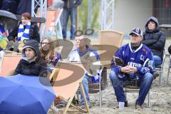 ERCI Fans fiebern dem Sieg im Finale gegen die Kölner Haie entgegen. Wonnemar Beach Club Ingolstadt, Public Viewing