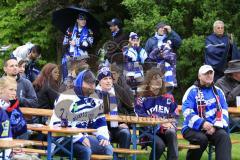 ERCI Fans fiebern dem Sieg im Finale gegen die Kölner Haie entgegen. Wonnemar Beach Club Ingolstadt, Public Viewing