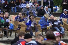 ERCI Fans fiebern dem Sieg im Finale gegen die Kölner Haie entgegen. Wonnemar Beach Club Ingolstadt, Public Viewing