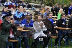 ERCI Fans fiebern dem Sieg im Finale gegen die Kölner Haie entgegen. Wonnemar Beach Club Ingolstadt, Public Viewing