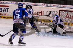 ERC Schüler - Straubing Tigers - Kankovsky Karel (ERC#21) mit Schuß auf das Tor - Maier Tim (ERC #13) - Foto: Jürgen Meyer