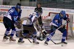 ERC Schüler - Straubing Tigers - Liam Hätinen mit der Möglichkeit zum 2:0 - Jakub Felsoci (links blau ERC) - Foto: Jürgen Meyer