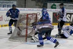 ERC Schüler - Straubing Tigers - Liam Hätinen mit der Möglichkeit zum 4:0 - Foto: Jürgen Meyer