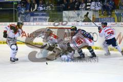 DEL - ERC Ingolstadt - Eisbären Berlin - John Laliberte wird vor dem Tor abgedrängt. Foto: Adalbert Michalik