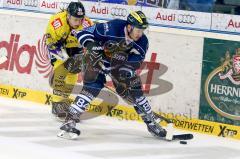 DEL - ERC Ingolstadt - Krefeld Pinguine - Jean-Francois Boucher (#84 ERC Ingolstadt) - Kyle Sonnenburg #34 Krefeld -  Foto: Jürgen Meyer