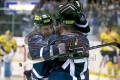 DEL - ERC Ingolstadt - Krefeld Pinguine - Petr Taticek (#17 ERC Ingolstadt) und Brandon Buck (#9 ERC Ingolstadt) freuen sich über das Ausgleichstor -  Foto: Jürgen Meyer