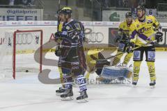 DEL - ERC Ingolstadt - Krefeld Pinguine - Jean-Francois Boucher (#84 ERC Ingolstadt) zum 5:1 Führungstreffer - Josh Meyers #27 Krefeld - Thomas Duba Torwart Krefeld -  Foto: Jürgen Meyer