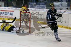 DEL - ERC Ingolstadt - Krefeld Pinguine -  Petr Taticek (#17 ERC Ingolstadt) zum 1:1 Ausgleichstreffer - Foto: Jürgen Meyer