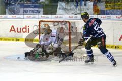 DEL - ERC Ingolstadt - Straubing Tigers - Patrick Hager scheitert am Torwart - Foto: Adalbert Michalik