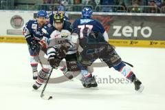 DEL - Eishockey - Finale 2015 - Spiel 5 - Adler Mannheim - ERC Ingolstadt - mitte #erc49 und rechts Nikolai Goc (MAN 77)