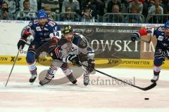 DEL - Eishockey - Finale 2015 - Spiel 5 - Adler Mannheim - ERC Ingolstadt - links Steve Wagner (MAN 14) und rechts John Laliberte (ERC 15)