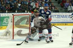 DEL - Eishockey - Finale 2015 - Spiel 5 - Adler Mannheim - ERC Ingolstadt - Thomas Greilinger (ERC 39) bei Torwart Dennis Endras (MAN 44)