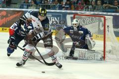 DEL - Eishockey - Finale 2015 - Spiel 5 - Adler Mannheim - ERC Ingolstadt - knap am Tor Brandon Buck (ERC 9) man44#