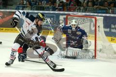 DEL - Eishockey - Finale 2015 - Spiel 5 - Adler Mannheim - ERC Ingolstadt - knap am Tor Brandon Buck (ERC 9) man44#
