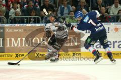 DEL - Eishockey - Finale 2015 - Spiel 5 - Adler Mannheim - ERC Ingolstadt - Sinan Akdag (MAN 7) hat den Schläger unter dem Helm von Jean-Francois Boucher (ERC 84)