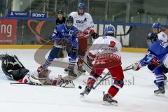 Eishockey Bundesliga Schüler - ERC Ingolstadt - Deggendorfer EC - Geiss Maximilian #16 blau ERC Ingolstadt - Holmer Fabian #6 Torhüter Deggendorf -  Foto: Jürgen Meyer