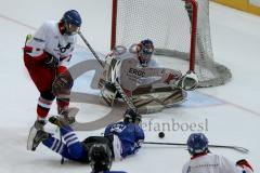 Eishockey Bundesliga Schüler - ERC Ingolstadt - Deggendorfer EC - Petzold Max #10 blau ERC Ingolstadt - Holmer Fabian #6 weiss Torwart Deggendorf - Foto: Jürgen Meyer