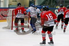 Schülerbundesliga - ERC Ingolstadt - Landshut  - Trautmann Leopold #5 weiss Ingolstadt mit dem 1:1 Ausgleichstreffer - Liam Hätinen #11 weiss Ingolstadt - Foto: Jürgen Meyer