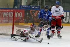 Eishockey Bundesliga Schüler - ERC Ingolstadt - Deggendorfer EC - Geiss Maximilian #16 blau ERC Ingolstadt - Holmer Fabian #6 Torhüter Deggendorf -  Foto: Jürgen Meyer