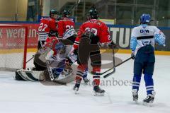 Schülerbundesliga - ERC Ingolstadt - Landshut  - Liam Hätinen mitte weiss Ingolstadt - Maul Daniel #17 weiss Ingolstadt - Foto: Jürgen Meyer