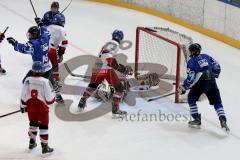 Eishockey Bundesliga Schüler - ERC Ingolstadt - Deggendorfer EC - Maximilian Geiss #16 blau ERC Ingolstadt schiesst das 4:0 - Petzold Max #10 rechts blau ERC Ingolstadt -  Foto: Jürgen Meyer