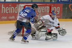 Eishockey Bundesliga Schüler - ERC Ingolstadt - Deggendorfer EC - Hess Simon #12 blau ERC Ingolstadt - Holmer Fabian #6 Torhüter Deggendorf -  Foto: Jürgen Meyer