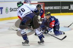 CHL - ERC Ingolstadt - EV Zug - Benedikt Kohl (#34 ERC Ingolstadt) - Eisenhut Marco #30 Torwart ERC Ingolstadt - Foto: Jürgen Meyer