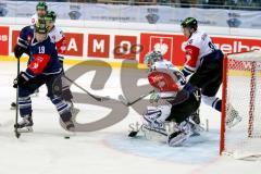 CHL - ERC Ingolstadt - EV Zug - Christoph Gawlik (#19 ERC Ingolstadt) - Stephan Tobias Torwart EV Zug - Foto: Jürgen Meyer